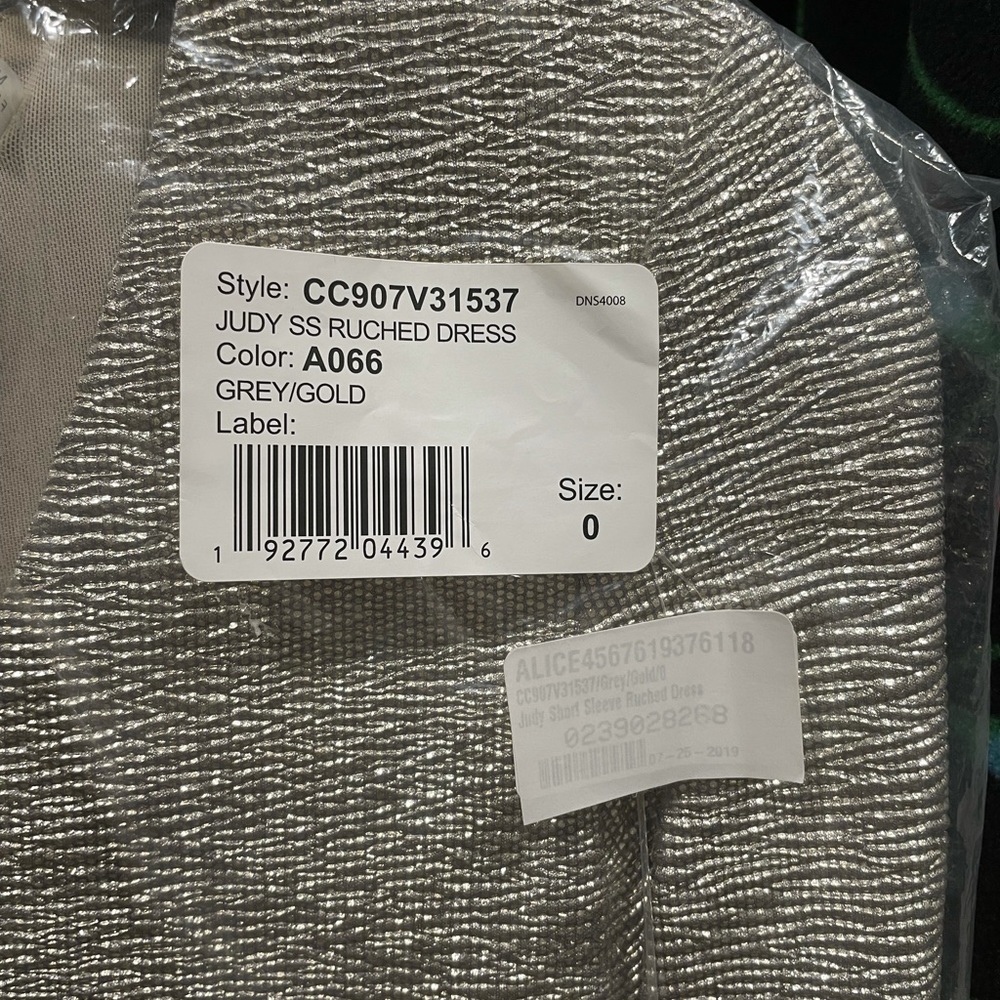 Alice and Olivia dress.🔥 - Picture 6 of 7